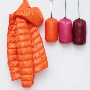 暖かい冬のダウンコートのための軽量のパッド入りジャケットの春のフード付き超軽量キルティングコート211013