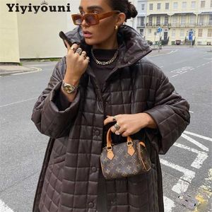 Yiyiouniの特大サイズの厚いPUレザーパーカー女性冬のボタン綿パッドドコート女性長袖ポケットアウターレディ211221