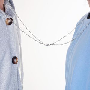 Naszyjniki wisiorek Magiczne 2 sztuk / zestaw Mężczyźni Magnes Naszyjnik dla Para Kobiety Sparowane Ze Stali Nierdzewnej Neck Chain Choker Lover Biżuteria Prezenty