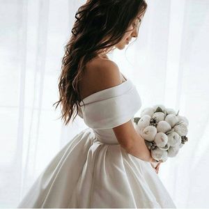 Retro Princess Wedding Dresses Simple Satin Vintage Off The Shoulder Bride Dress Long Train White Ivory Bridal Wedding Gowns Vestidos Cheap