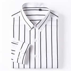 Anglia Styl Plaid W kratkę Bawełniane Koszulki Single Patch Kieszeń Z Długim Rękawem Standardowy Przycisk Down Męska Koszula Dorywczo Paski 210809