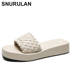 Slippers Snurulan Fashion Weave Женская летняя женская обувь удобная женская плоская сандалия повседневная платформа пляж женская женщина