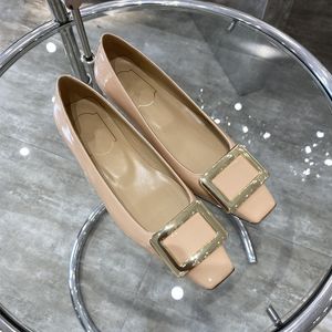 Scarpe da donna di marca firmata Primavera e autunno Pelle verniciata Punta quadrata Fibbia in metallo Tacco basso Moda professionale formale Corto Set di piedi Mucca Alta qualità