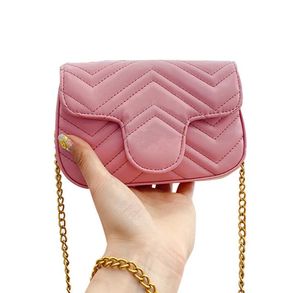 中国で作られた今年の人気のバッグ女性の新しい連鎖シングルショルダーバッグ韓国の外国風の小さな四角いハンドバッグ財布財布に付属のロゴ