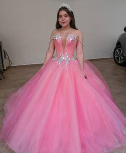 Rosa 2021 Msquerade Ball Gown Quinceanera Abiti Pricess con spalle scoperte Tulle Prom dolce 16 Abito Festa di compleanno Abbigliamento