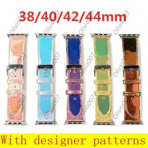 Luxo L Designer Embossing Strap Homens e Mulheres WatchBand Descoloração Epidérmica Para IPhone Watch Band 42mm 38mm 40mm 44mm A41 Iwatch 3 4 5 Bandas