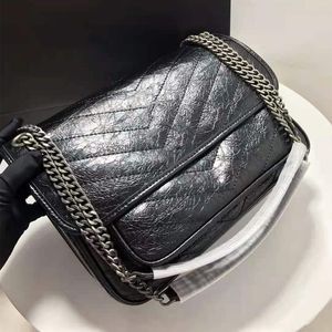 Lady Shoulder messenger Oil Wax Crinkled Cowhide Bag Designer Baguette Bags Sequins Canvas Single Interior Slot Pocket Chain Flap Pocket Vintage Handbags MM Black