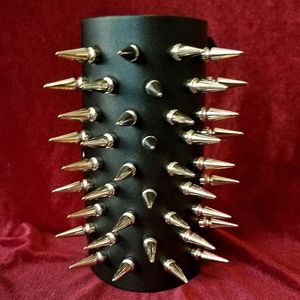 Party Masks Steampunk Gothic Brutale Spikes Bracer Gauntlet Studded Armband Polsband Punk Rivet Spiky Arm Guards Wide Manchet Badass Outfit