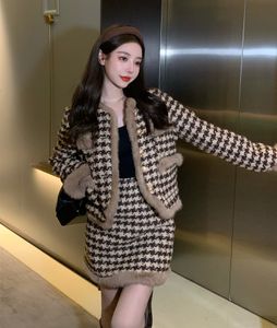 New women's winter brown color o-neck fur patchwork houndstooth plaid grid pattern woolen thickeing short coat and skirt 2 pcs dress suit SMLXL