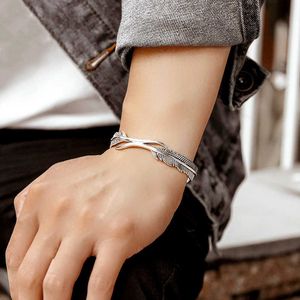 Retro bladfjäderjusterbart par Bangle Gothic Punk Design Kvinnor Tibetanska Silver Smycken Gilla Lucky Armband Q0719