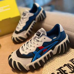 Homens Mulheres Casuais Sapatos Esportivos são derivados de Designer japonês Pneus Design Tigers Garras Old Daddy Sneakers Mens Womens Tiger Tigre Moda e confortável