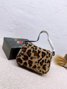 Högkvalitativ mode axelväskor hobo trendig leopardkornsdesign Kvinnor Bröstpaket Lady Tote Handväskor Designer Purse Chain Crossbody Bag 23 * 13cm