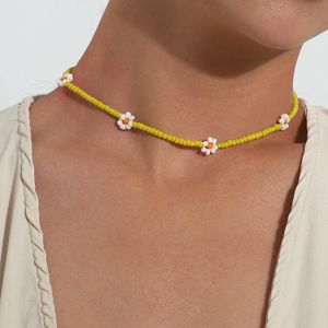 Korea Lovely Daisy Flowers Färgglada Beaded Charm Statement Korta Choker Halsband för Kvinnor Semester Smycken