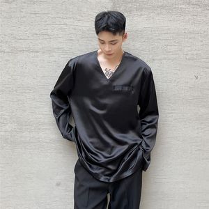 Men's T-Shirts 2021 Fashion Trend V-neck Shoulder Pad Long-sleeved T-shirt Male Korean Satin Retro Base Shirt Casual Tshirt Tee Tops