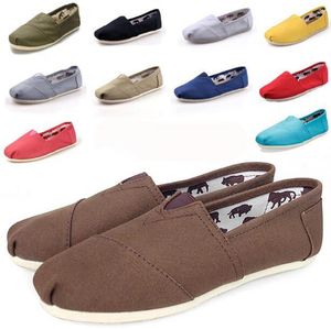 2021 NYTT Storlek 35-45 Nytt märke Mode Dam Flats Skor Sneakers Dam och Herr Canvas Skor loafers fritidsskor Espadrilles