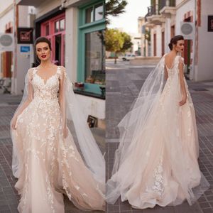Elegant 2022 En linje bröllopsklänningar Brudklänningar med Wrap Lace Appliqued V Neck Boho Country Vestidos de Novia
