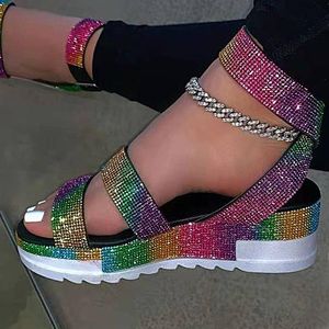 Nya Bling Women's Sandals Skor Wedge Platform Crystal Ankel Buckle Jelly Sandals Ladies Sommar Mode Utomhus Kvinna Strand