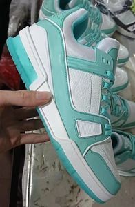 En İyi Erkekler Trainer Spor Sneaker Tasarımcı Beyaz Buzağı Deri Runner Eğiticileri Baskı Kabartmalı Tahıl Ayakkabı Kauçuk Platform Düşük Top SH