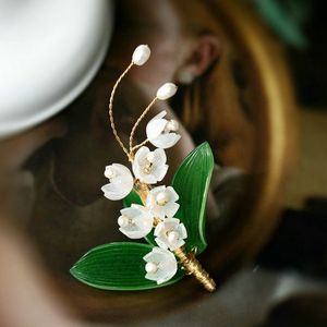 Hela kreativa eleganta kostym smycken naturlig pärla handgjord dal lilja blomma brosch pin för kvinnor