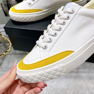 2022Women telas de lona tênis de treinadores ao ar livre tênis lace-up respirável rodada cabeça de cabeça sapatos confortáveis ​​sola de borracha amarelo azul g