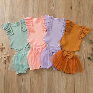 Barnkläder Satser Tjejer Pit Stripe Outfits Spädbarn Ruffle Sme Solid Färg Toppar + Lace Bow Shorts 2pcs / Sats Sommar Mode Boutique Baby Kläder
