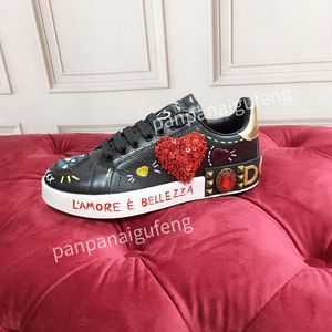 2021 Damen Designer Stiefel Stickerei Biene Martin Wüstenstiefel Flamingos Liebespfeil Leder Medaille Grobe rutschfeste Winterschuhe Größe 35-45