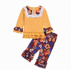 レースの花の女の子セット赤ちゃんの黄色い長袖Tシャツ+花柄プリントパンツ2本の服装スーツの服1-5Y L22 210610