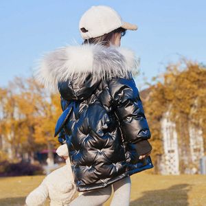 Rosja Snowuit 2020 Zima dziecięca Kurtka dla dziewcząt Błyszczące ubrania Wodoodporne Outdoor Futro Coat Kids Parka TZ675 H0909