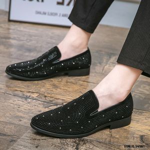 Lyxig trend Svart Rhinestone Wedding Flats Oxford Party Skor Män Casual Loafers Formell Klänning Skor Sapatos Tenis Masculino