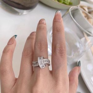 Çarpıcı Çapraz Lab Diamond Parmak Yüzük 925 Ayar Gümüş Parti Düğün Band Yüzükler Kadınlar Erkekler Için Promement Doğum Günü Takı Hediye