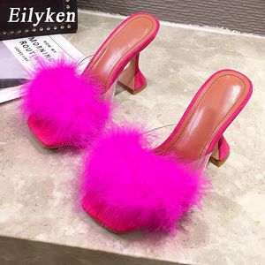 Eilyken Kadın Yaz Yeni Katır Terlik Tüy PVC Şeffaf Yüksek Topuklu Kürk Sandalet Peep Toe Spike Topuk Bayanlar Slaytlar Ayakkabı 0227