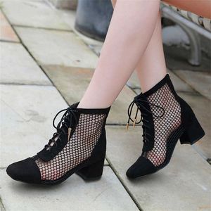 Sommer Römische Schnürschuhe Damen Sandalen Sexy Mesh Ausschnitte Karree Sandalen High Heels Frau Schwarz Flock Damen Stiefeletten Y0721