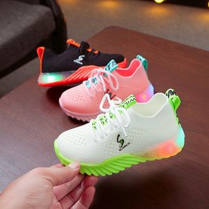 Nuovi bambini scarpe luminose ragazzi ragazze lettera sport run sneakers scarpe casual moda bambini mesh sport ragazza scarpe leggere a led 210303