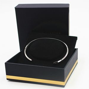 Novo Design de Luxo 4 Cores Letra da Marca Pulseiras de Aço InoxidávelBangles Fit Homens Mulheres Amantes Pulseiras Abertas Presente