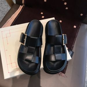 2021 Designer Sandaler Kvinnor Utomhus 5cm Förhöjda Solor Lätta Tofflor Bankett Skor Sommar Slippers Flat Heel Tofflor Storlek 35-40