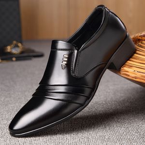 Luxury PU Läder Mode Män Business Dress Loafers Pointy Black Shoes Oxford Andningsbara Formella Bröllopsskor