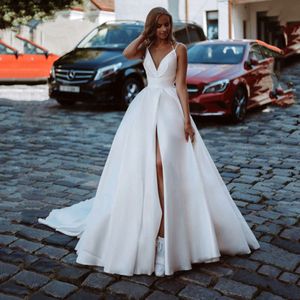 Summer Backless Wedding Dresses Split Front A Linia Satin Suknie Ślubne Spaghetti Paski Boho Long Beach Bride Dress Custom Made Vestidos de Novia Mariage 2022