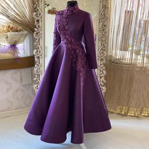 Fioletowe muzułmańskie sukienki druhny aplikacje z koralikami satynowa suknia ślubna gości marszki kostki Dubajskie kobiety Formalne noszenia 326 326