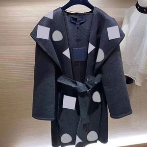 3 Colors Classic Womens Cloak Fashion Letters Printing Long Coat Girls Casual Windproof 2020 Winter Clothes Wholesale jacketstop