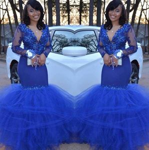 Royal Blue 2021 Prom Dresses långa ärmar Sexig Deep V Neck -paljetter Tulle pärlspänning Applique golvlängd formell kvällsfest klänningar