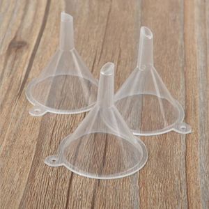 Imbuto di plastica Mini piccoli imbuti per profumo liquido Riempimento di olio essenziale bottiglia vuota Strumento di imballaggio Bevel Flat 2 stili Uso domestico