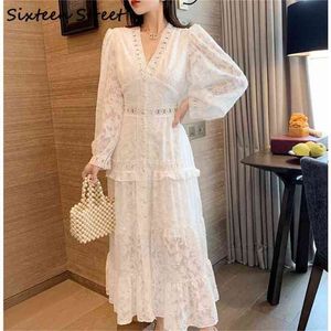 Robe en dentelle blanche d'automne femme longue col en V simple boutonnage élégant noir patchwork maxi femme vintage robe 210603