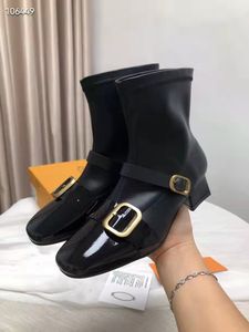 Классические роскоши женские дизайнер высококачественные черные растягивающиеся высокие каблуки белый патентный кожа металлическая пряжка круглые носки толстые каблуки ботильоны