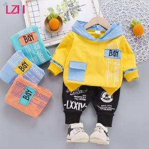 LZH 2021秋のファッションフード付きレタートップ+パンツ2ピースセットカジュアルキッズ衣装新しい赤ちゃん男の子トラックスーツ長袖子供ズスーツ210226