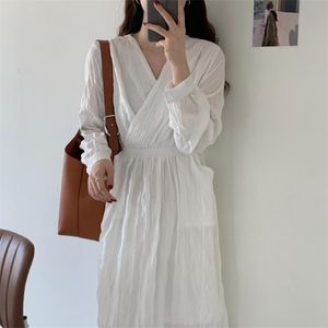 Women French Retro Pleated Dress V-Neck Solid Long Lazy Style Gentle Elegant Chic Female Fashion Clothe 210525