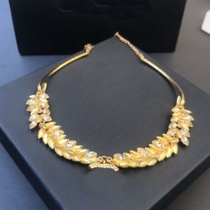 pingentes diamantes 18k banhado a ouro designer de luxo colares de pingente de fábrica vendas diretos de fábrica mais alto contador de qualidade de latão dourado estilo clássico colar de jóias