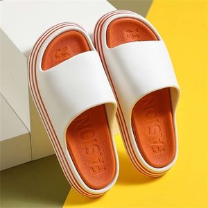 Letnie Kobiety Kapcie Dorywczo Męskie Miękkie Wygodne Eva Wapnosess Grube Sole Slides Beach Flip Flops Mężczyzna Damskie Buty do kąpieli 210928