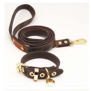 Brown Block Dog Zestaw Kołnierz Smycz Naszyjnik Wisiorek Bezpłatny Wysokiej Jakości Pudełko Soft Leather Dog Collars Prowadzi Akcesoria 210729