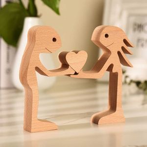 Couple's Wooden Statue With Love Hearth Small Decor Great Sculpture With Message Of Love Handicraft decoration Dropshiping 210607