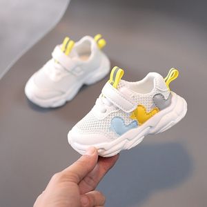 Vår sommar baby pojke tjej skor första vandrare mesh andningsbara sneakers antiskid soft sule spädbarn födda toddler skor vit 210713